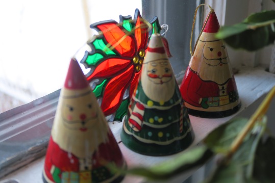 I found these cone shaped Santa's at a thrift shop last year. I have no idea how old they are but I like them just the same.